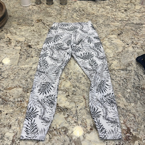 Lorna Jane athletic cropped pants size 2 - Picture 1 of 2
